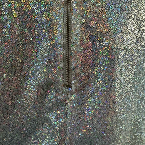 Honey Maddy Silver Sequin Women's Top. Size M. New with tags. - Picture 4 of 8